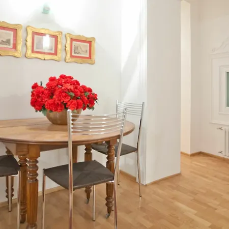 Apartment In Center *